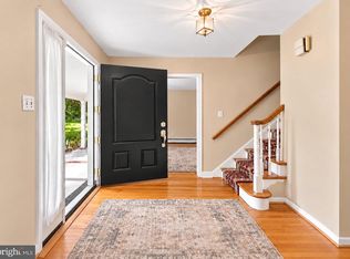 990 Stevens Ln, Wayne, PA 19087