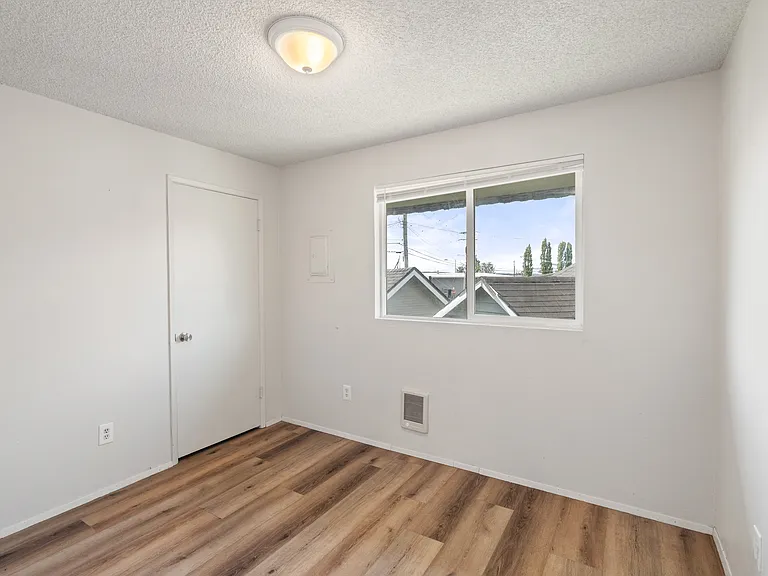 1111 W Market St #7 — Photo 12