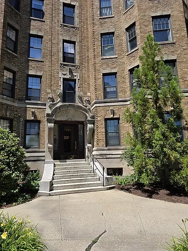 122 Riverway Photo 1
