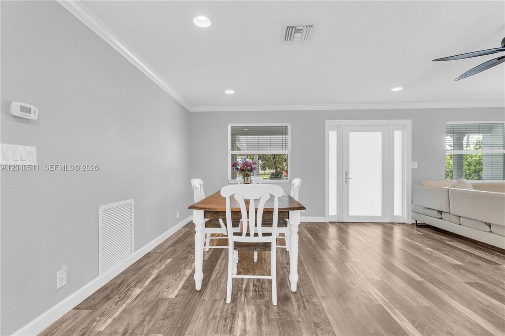 1405 SW 4th Ter, photo 6