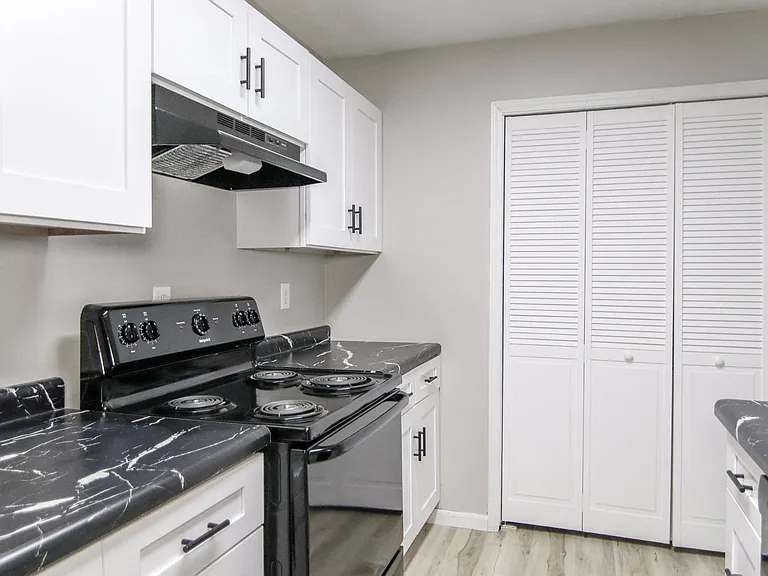 Woodwind Apartments — Photo 36
