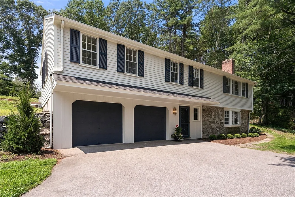 3 bed, 2.0 bath, 1842 sqft, $5,600 — Photo 3