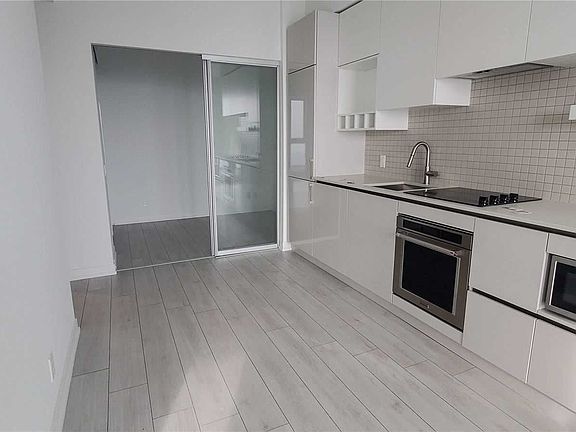 5th image of 950 Portage Pkwy #4707