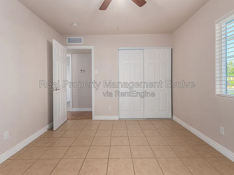5438 S 46th Pl — Photo 30