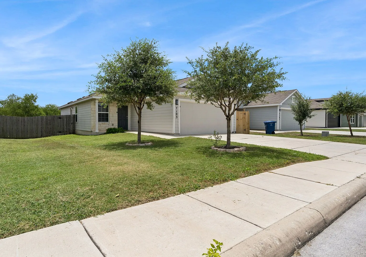 Charming 3-Bedroom Home with Spacious Backyard Deck 7103 Cozy Run, San Antonio — Photo 3
