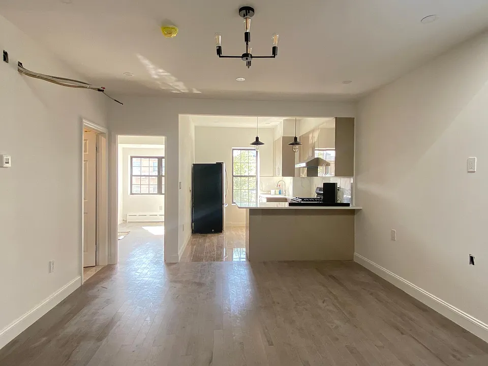 49 Bay 13th St #2F