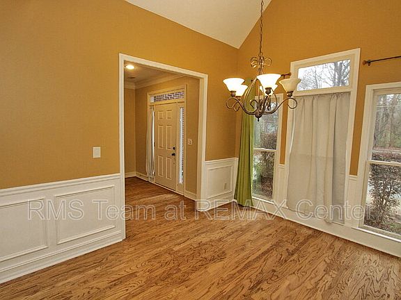 5th image of 1360 Eastgate Ct SE