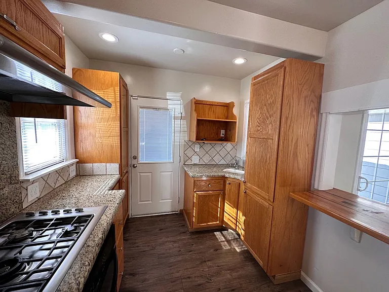 4735 N Thorne Ave — Photo 19