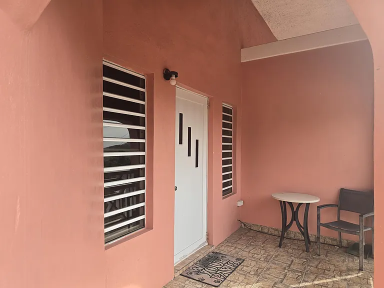 27 Lowry Hill Est #B — Photo 3