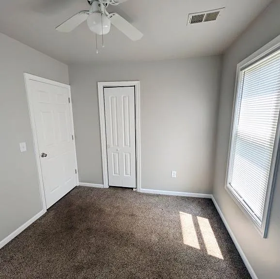 2524 Cass St — Photo 9