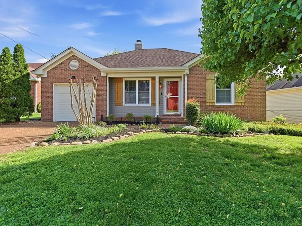 322 N Birchwood Dr, Hendersonville, TN 37075
