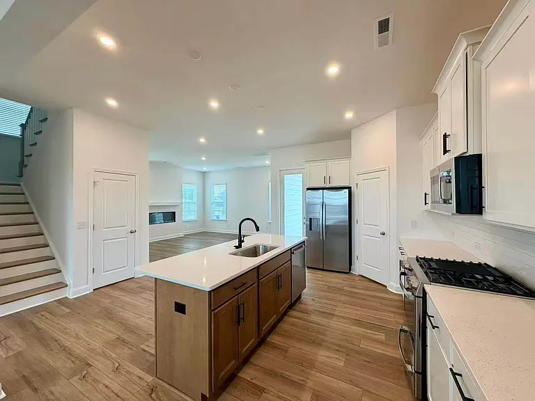 6117 Daisy Dale Dr — Photo 4