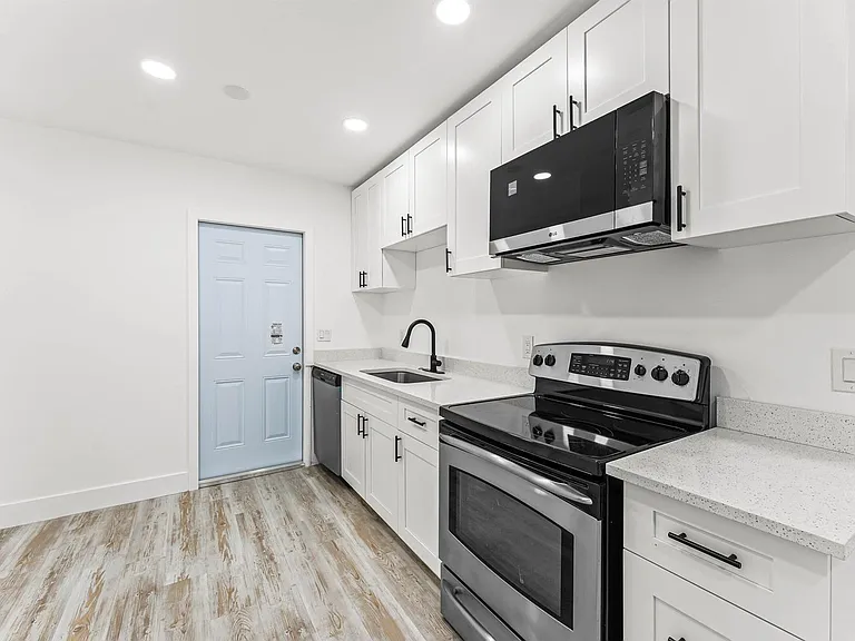 134 SW 14th Ave — Photo 6