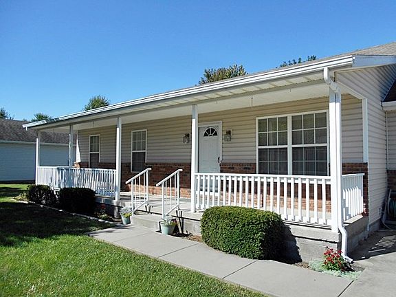 3rd image of 908 Cypress Dr