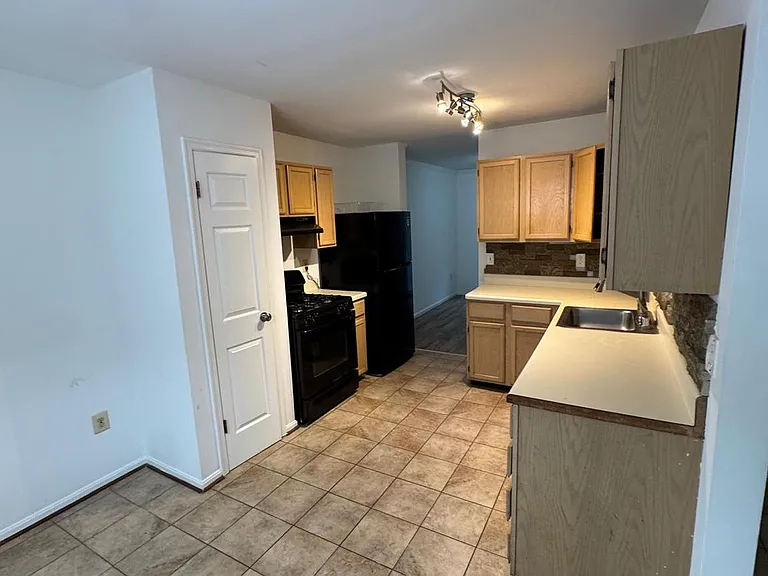 9324 Town Place Dr — Photo 7