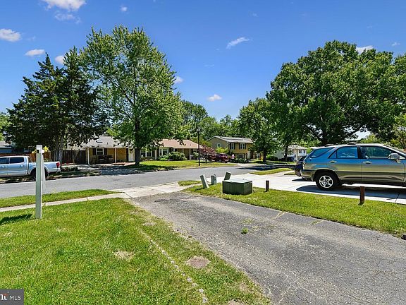 5th image of 1335 Hallock Dr