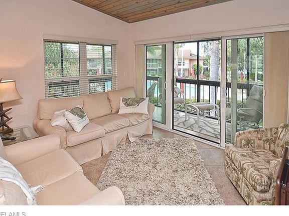5th image of 35 Greenbrier St #6201