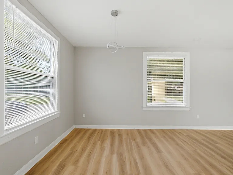 2114 Merrill Ave — Photo 7