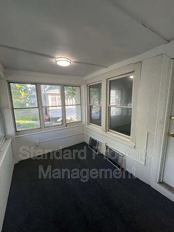 3 bed, 1.0 bath, $1,550 — Photo 2
