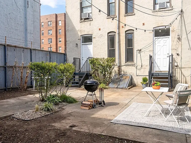 568 Baltic St #1R — Photo 6