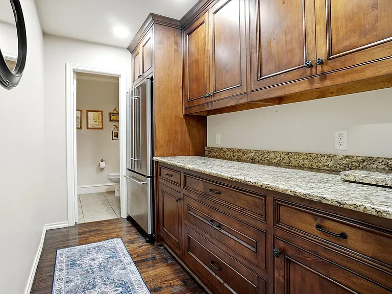 2412 Emerald Cir — Photo 16