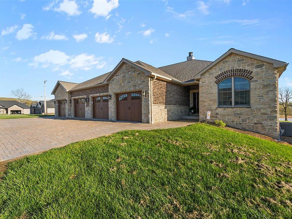 1st image of 101 Autumn Leaf Dr