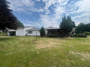 323 S Nellsville Rd, Houghton Lake, MI 48629