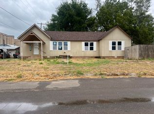 116 8th St, Alva, OK 73717