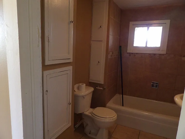821 S Logan Ave — Photo 6