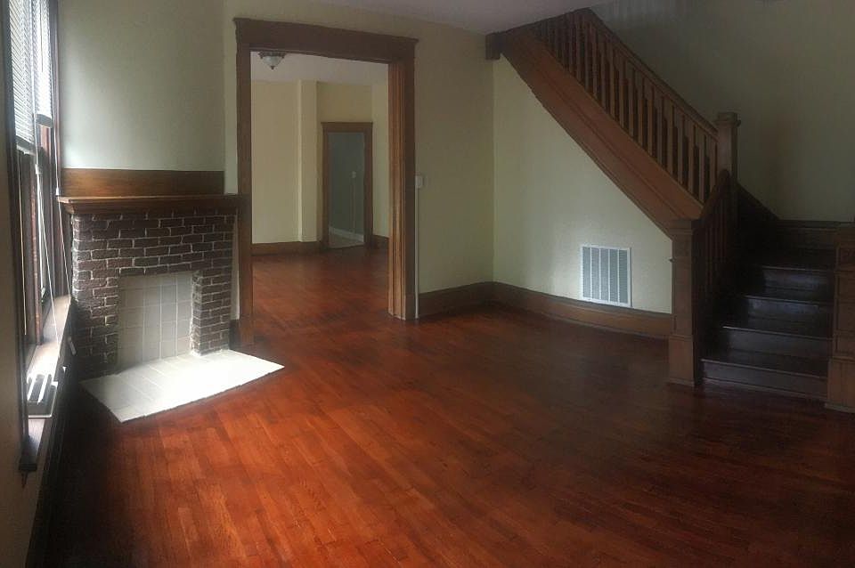 1st image of 220 Emerald St