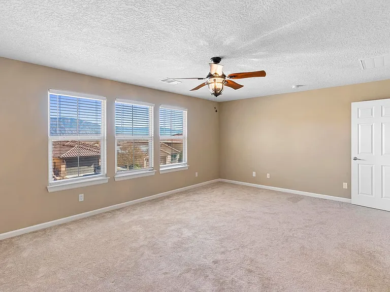 604 Loma Linda Loop NE — Photo 23