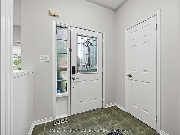 4th image of 28 Perryview Dr