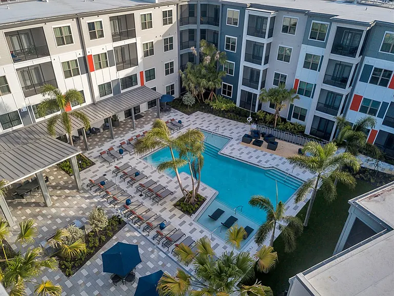 Nexus Brandon Apartments — Photo 2