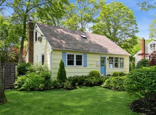 96 N Howells Point Rd, Bellport, NY 11713