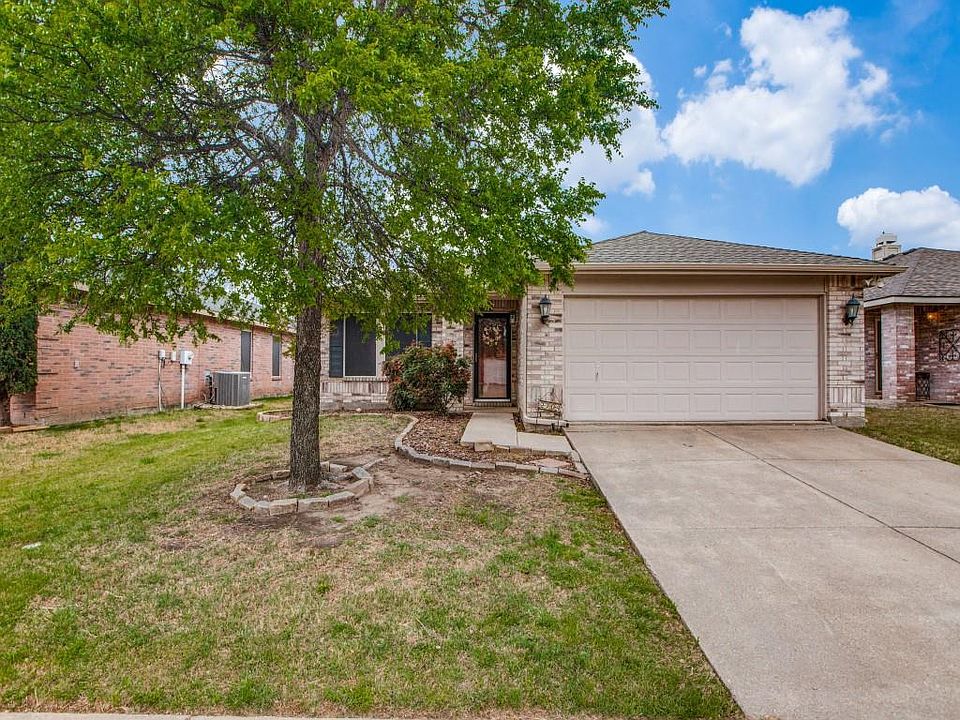 1st image of 2704 White Pine Dr