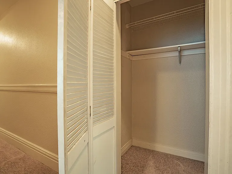 Alexander Apartments — Photo 13