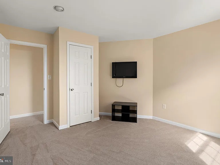 3563 Narragansett Ave — Photo 24