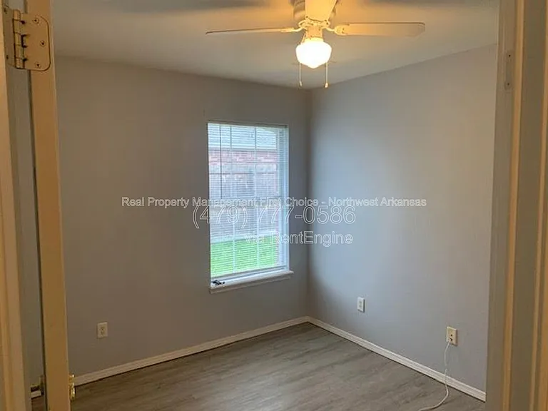 890 Sunflower St — Photo 14
