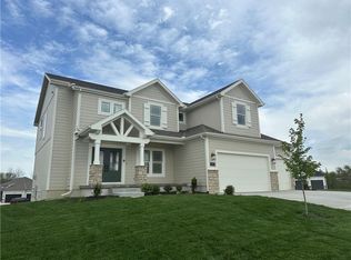 2022 SW Harvest Moon Ln, Lees Summit, MO 64082