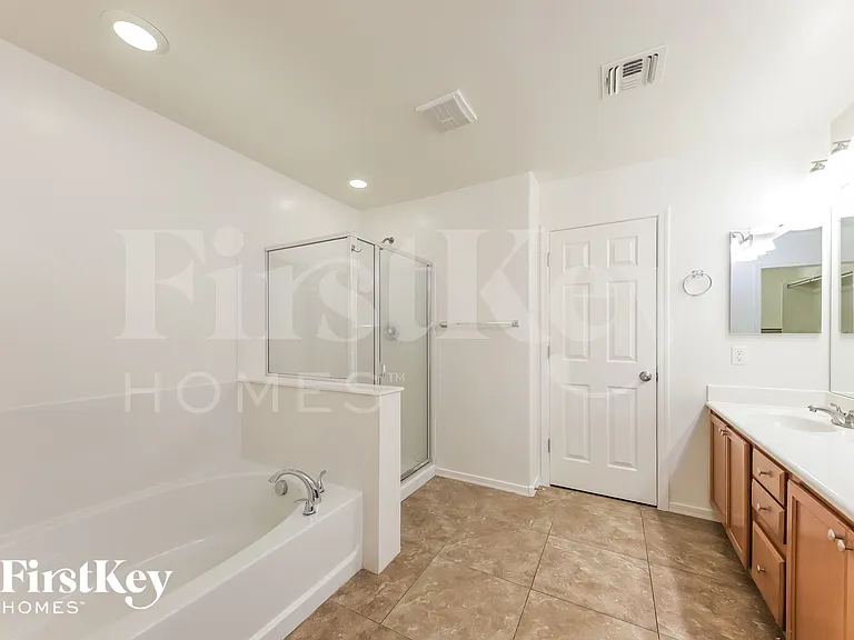 11028 E Silver Springs Ave — Photo 11