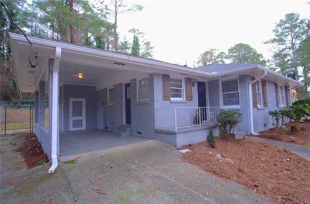 3 bed, 2.0 bath, 1008 sqft, $1,650 — Photo 2