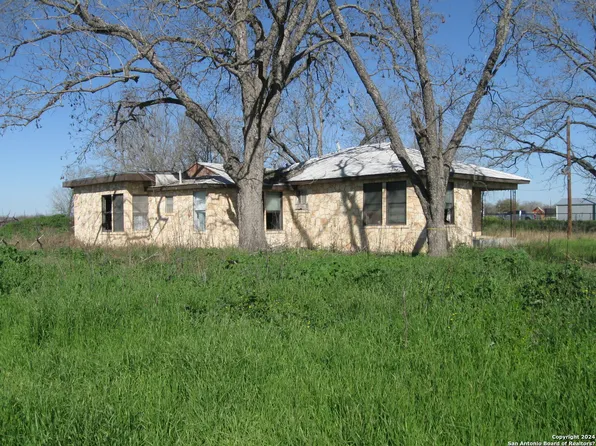 2499 CR 5710 LOT 13 PT, Devine, TX 78016