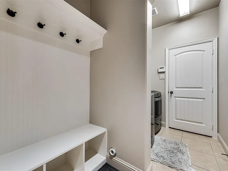 1213 Wedgewood Dr — Photo 3