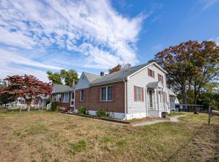 317 S Stuart St, Essex, MD 21221