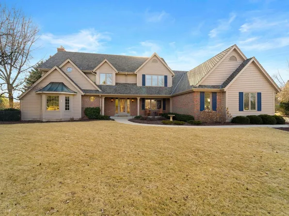 12330 North Woodfield COURT, Mequon, WI 53092