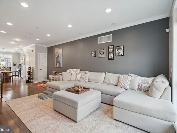 504 McKean St, Philadelphia, PA 19148