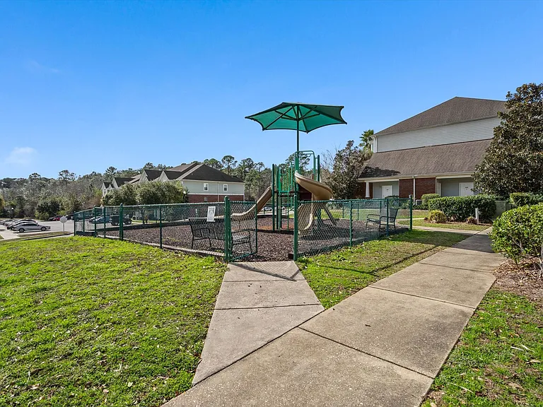 Cypress Cove Apartment Homes — Photo 32