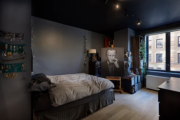 Sold by R New York | media 32