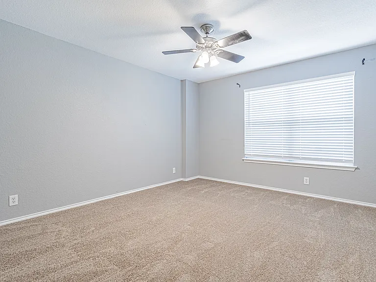 326 Diana Dr — Photo 32