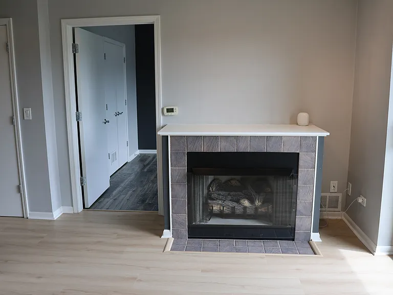 100 N Hermitage Ave #515 — Photo 2
